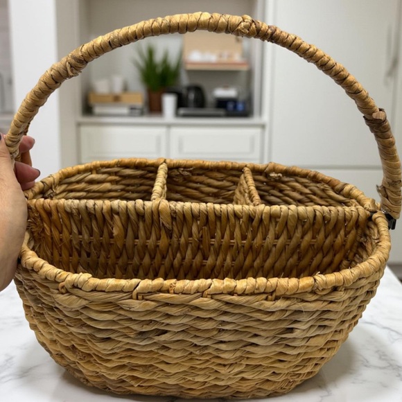 Whicker caddy plates & silverware or as a plant holder or school supplies - Picture 5 of 10